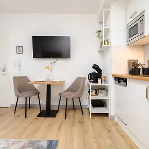 Modernes - Zentrale Lage - Kostenloses Parken Apartment